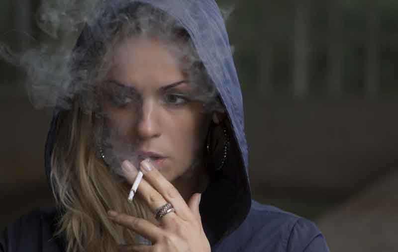 سرطان ریه زنان سیگاری را بیشتر تهدید می کند