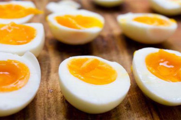 خوردن روزانه یک  تخم مرغ  مانع از کوتاه قدی کودک می شود