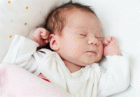  توصیه پزشکان برای کاهش خطر &quot;مرگ تختخواب نوزاد&quot; 